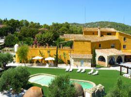 9 bedrooms villa with private pool jacuzzi and enclosed garden at Can Trabal, hotel en Can Trabal
