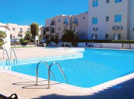 2 bedrooms appartement with shared pool and wifi at Mandria 1 km away from the beach、マンドリアのホテル
