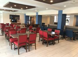 特雷西快捷假日酒店及套房，崔西的飯店