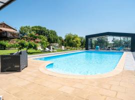 Maison de 2 chambres avec piscine partagee jardin amenage et wifi a Andouque, hotel en Andouque