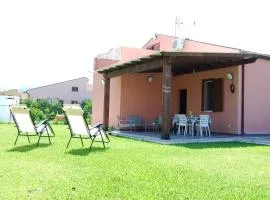 3 bedrooms house at Gorgo Lungo Lascari 200 m away from the beach with enclosed garden and wifi