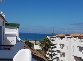 ATICOS Primera Linea en ZAHARA DE LOS ATUNES, pet-friendly hotel in Zahara de los Atunes