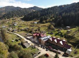 Сонячні Карпати, Hotel in Werchowyna