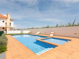 Casa Sardinha - Praia e Piscina - T2 (6 pessoas), Hotel in Ferrel