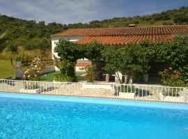 5 bedrooms villa with private pool enclosed garden and wifi at Aroche Huelva, hotel v destinaci Aroche