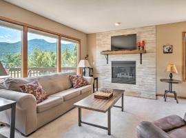 Fireplace and Mtn Views Estes Park Home with Deck!, hôtel à Estes Park