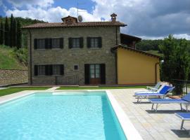 5 bedrooms villa with private pool furnished garden and wifi at Le Caselle, hotel din Chiassa Superiore