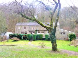5 bedrooms house with enclosed garden and wifi at Comblain au Pont, hotel in Comblain-au-Pont