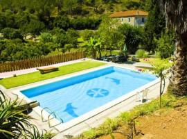 2 bedrooms house with shared pool furnished balcony and wifi at Porto de Mos, hotel en Porto de Mós