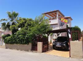 Casa tranquila en la Marina urbanización, hotel con pileta en San Fulgencio