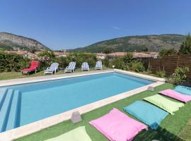 Villa de 4 chambres avec vue sur la ville piscine privee et jacuzzi a Foix, hotel i Foix