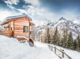 HelloChalet - Chalet D'Alpage Larose - a wild back mountain escape, large sunny garden and Matterhorn views, majake sihtkohas Valtournenche