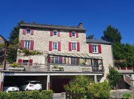 Maison d'Hôtes "La Pierre Pointue", cheap hotel in Saint-Léons