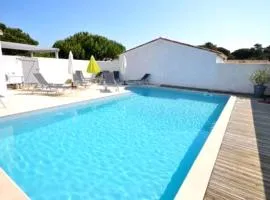 Maison charmante à Le Bois-Plage-en-Ré avec piscine partagée