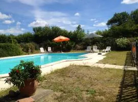 Manoir enchanteur à Cailhau avec piscine privée sécurisée