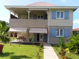 Appartement confortable aux Trois Îlets - 85 m² - Vue montagne