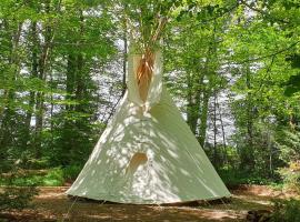 Tipi - Camping Le Soustran, hotel cerca de Neuvic d'Ussel Golf, Neuvic