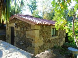 One bedroom house with shared pool at Molares, hotel v destinácii Fermil