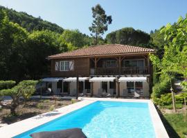 Le Chalet des Trois Quilles, hotel dengan kolam renang di Quillan