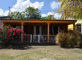 Maison créole, côté plage Bel emplacement, cabaña o casa de campo en Port-Louis