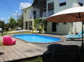 Studio avec piscine partagee jardin clos et wifi a Baie Mahault