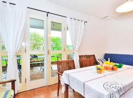 Modern Apartment in Zambratija - 90 m², hotel in Zambratija