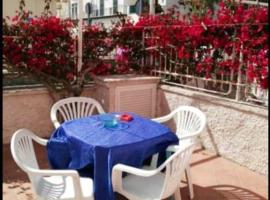 2 bedrooms appartement at Ischia 20 m away from the beach with sea view furnished terrace and wifi, appartamento a Ischia