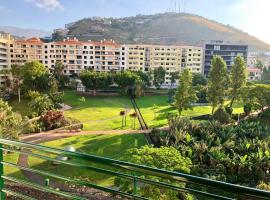 2 bedrooms apartement with wifi at Funchal 2 km away from the beach, hotel Palmeirában