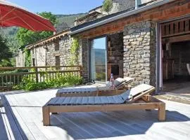 Maison familiale avec vues imprenables à Ayguatebia