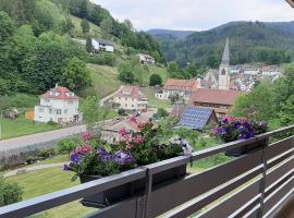 Steepleview House, Renchtalblick Apartment - cozy & serene apartment for 2, hotel with parking in Bad Peterstal-Griesbach