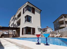 Villa UNDINA - luxury holiday house near beaches for big group, отель в Премантуре