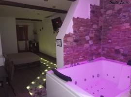Suite Love Jacuzzi (Casas Toya), cheap hotel in Uceda