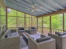Lakefront House with Private Dock and Fire Pit!, hotel in Eatonton 