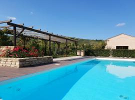 One bedroom appartement with shared pool and wifi at Montalto delle Marche, apartment sa Montalto delle Marche