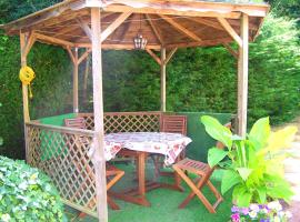 Maison de 2 chambres avec jardin amenage et wifi a La Chapelle aux Choux, hotel em La Chapelle-aux-Choux