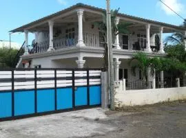 2 bedrooms house at Trou aux Biches Beach 300 m away from the beach with enclosed garden and wifi