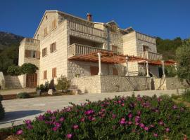 Apartments Podbarje, hotel cerca de Vidova Gora, Bol