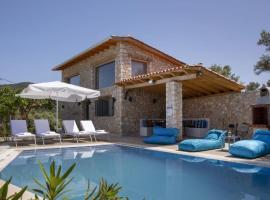 dell Mar stone house, hotel with parking in Évyiros