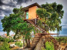 2 bedrooms bungalow with city view shared pool and jacuzzi at Pinhel, rumah liburan di Pinhel