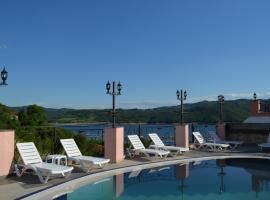 MOBI DICK Family Hotel, hotel a Glavatartsi