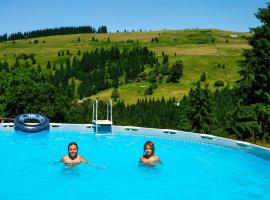 Camping Nad Karpatamy SPA, glamping site in Hrobyshche