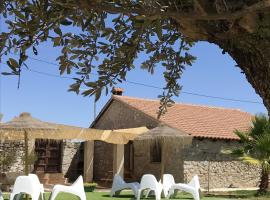 4 bedrooms house with shared pool enclosed garden and wifi at Alcaracejos、Alcaracejosのホテル