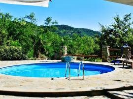 Spacious villa Mombarcaro with private pool., Hotel in Tetti