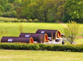 Cairnfold Cabins, hotel in Kilsyth