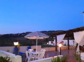 One bedroom chalet with city view enclosed garden and wifi at Ballata, hotel em Ballata