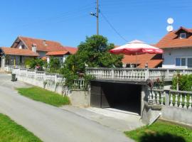 4 bedrooms house with enclosed garden and wifi at Kutina 1 km away from the beach, hotell sihtkohas Kutina