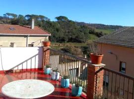 4 bedrooms house with furnished terrace and wifi at Gironella, hôtel à Gironella