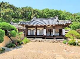 Tohyang Traditional House, hotel cerca de Museo Chosun Minhwa, Bonghwa