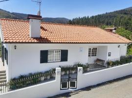 Casa de Vilarinho, hotel with parking in Arouca