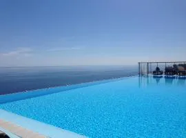 Viangella - Dramatic sea view! Top floor 2km to Monaco